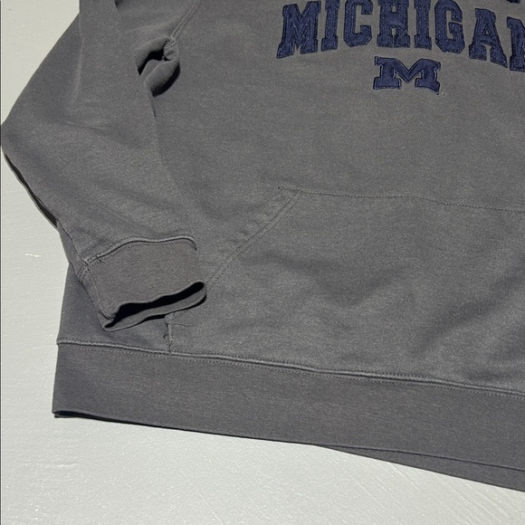 Stadium Athletics Michigan University Embroidered Hoodie (Men XL) - Picture 2 of 10